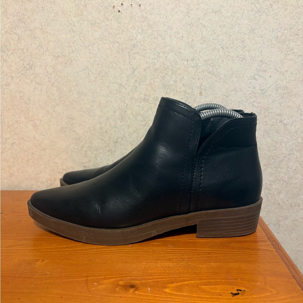 Frye and Co Ilisha Black Leather Women's Ankle Boot Bootie Low Heel Size 7.5